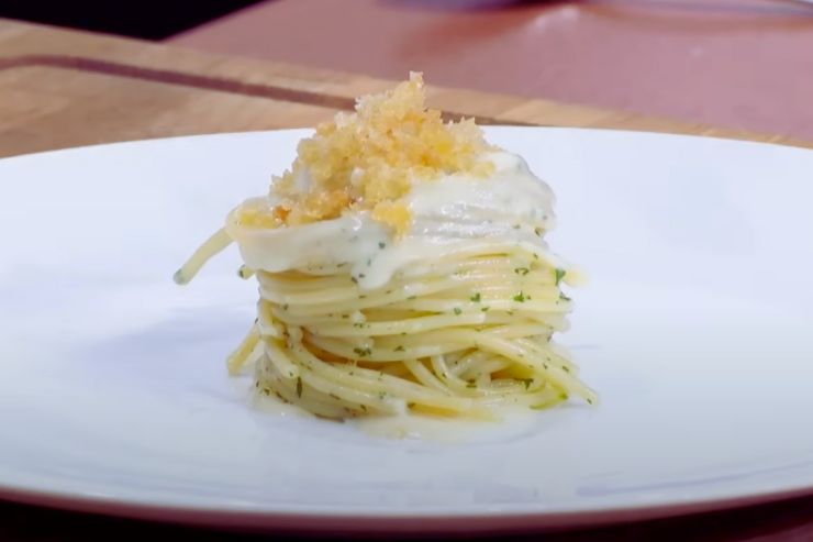 piatto di spaghetti aglio e olio